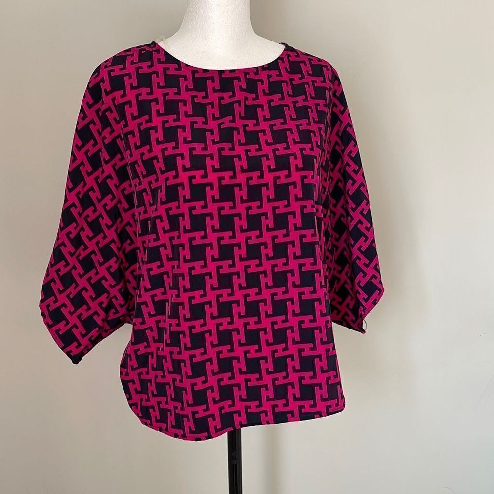 Alya Women's Geometric Dolman Short Sleeve Blouse Top Zip Back Pink Black Small